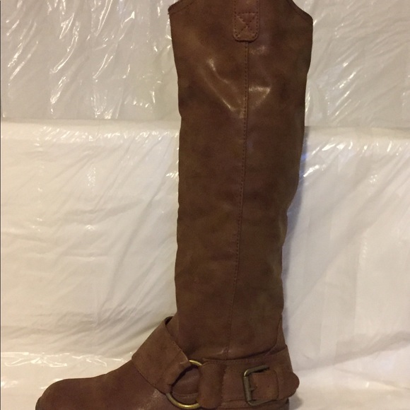 Boots - Picture 4 of 4